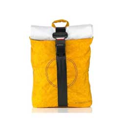 車のエアバッグとシートベルトの廃材を再利用した一点物のリュックサック